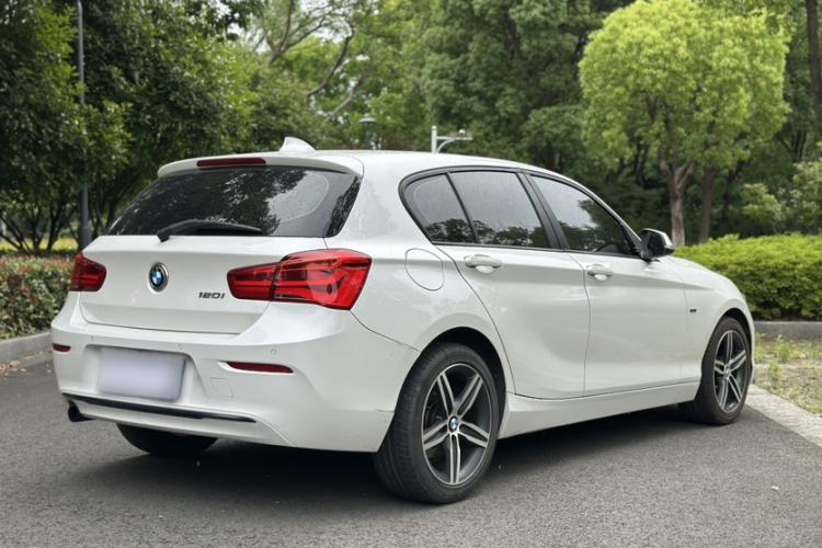 Used BMW 1 Series 2015 120i Sport Design Package Exterior 3