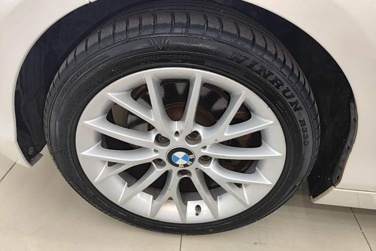 Used BMW 1 Series 2015 120i Leading Model Exterior 4