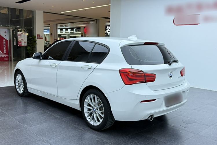 Used BMW 1 Series 2015 120i Leading Model Exterior 4