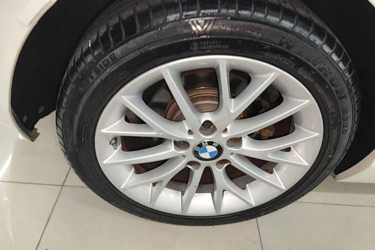 Used BMW 1 Series 2015 120i Leading Model Exterior 5