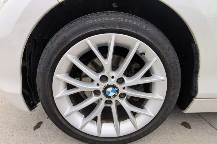 Used BMW 1 Series 2015 120i Leading Model Exterior 6