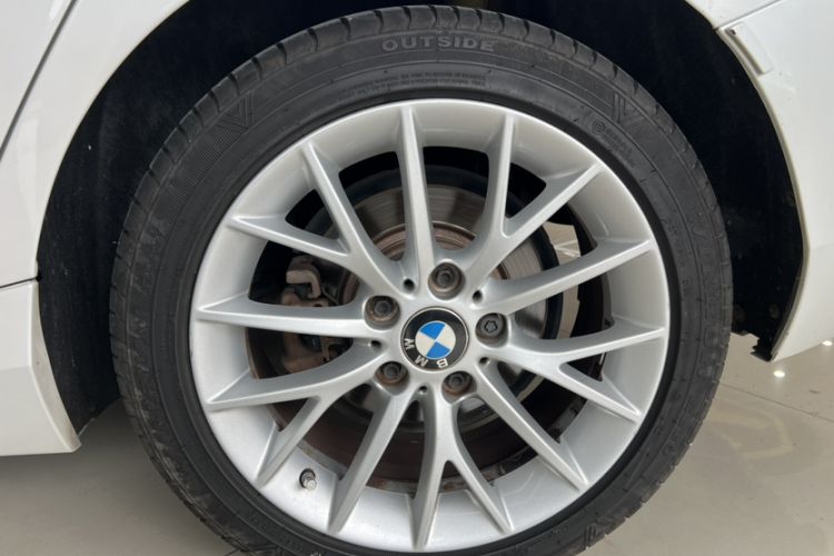 Used BMW 1 Series 2015 120i Leading Model Exterior 6