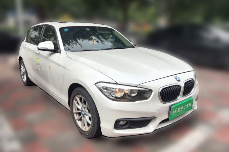 Used BMW 1 Series 2015 118i Leading Model Front Right 45 Deg