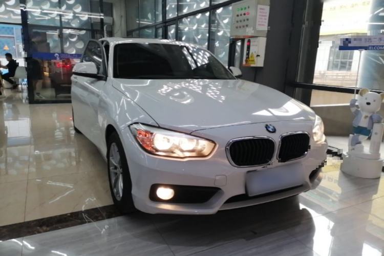 Used BMW 1 Series 2015 118i Leading Model Front Right 45 Deg