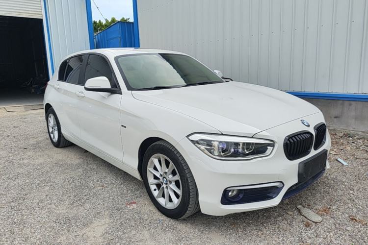 Used BMW 1 Series 2015 118i Urban Design Package Front Right 45 Deg