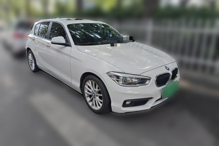 Used BMW 1 Series 2015 120i Leading Model Front Right 45 Deg