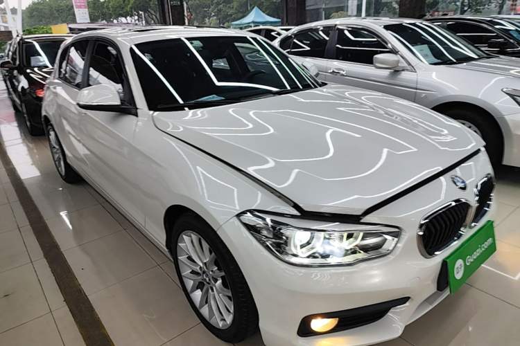 Used BMW 1 Series 2015 120i Leading Model Front Right 45 Deg