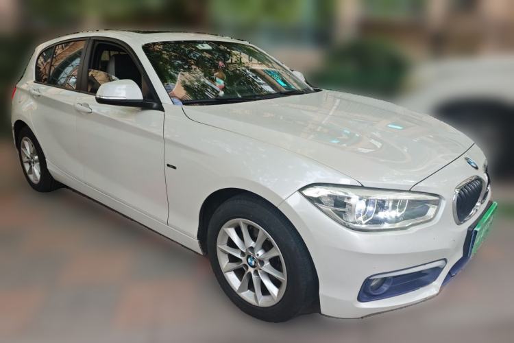Used BMW 1 Series 2015 118i Urban Design Package Front Right 45 Deg