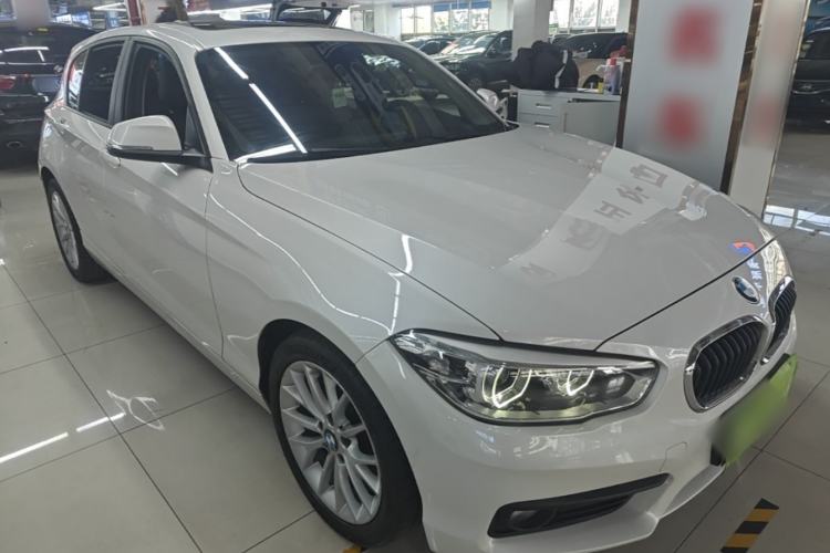 Used BMW 1 Series 2015 120i Leading Model Front Right 45 Deg