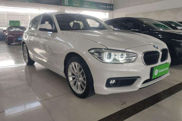 Used BMW 1 Series 2015 120i Leading Model Front Right 45 Deg