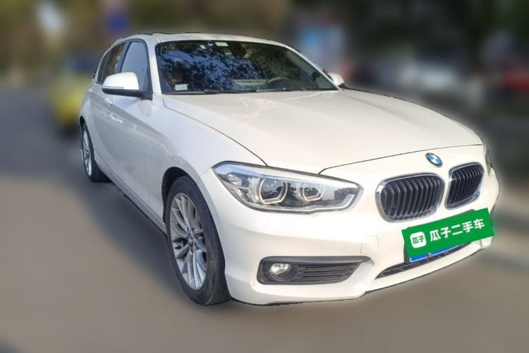 Used BMW 1 Series 2015 120i Leading Model Front Right 45 Deg