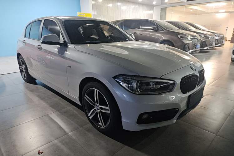 Used BMW 1 Series 2015 120i Sport Design Package Front Right 45 Deg