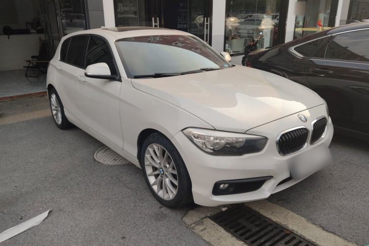 Used BMW 1 Series 2015 120i Leading Model Front Right 45 Deg