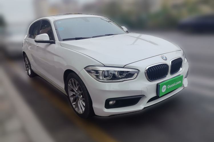 Used BMW 1 Series 2015 120i Leading Model Front Right 45 Deg