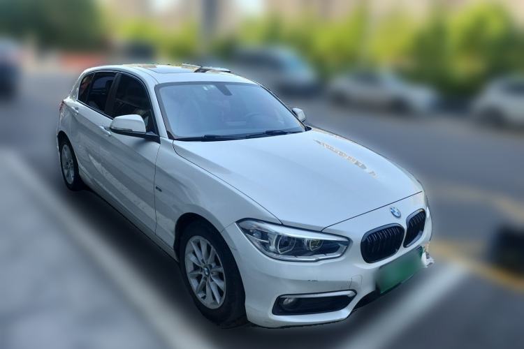 Used BMW 1 Series 2015 118i Urban Design Package Front Right 45 Deg