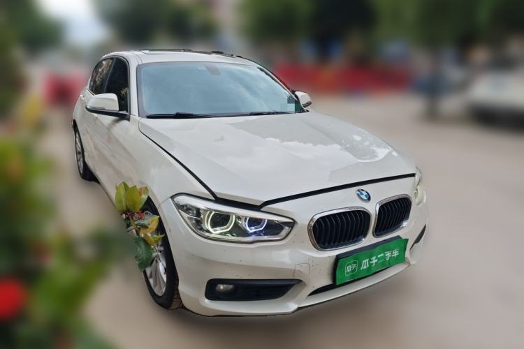 Used BMW 1 Series 2015 120i Leading Model Front Right 45 Deg