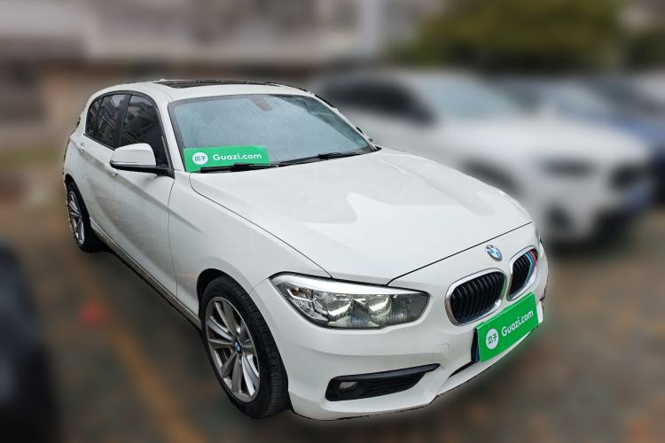 Used BMW 1 Series 2015 118i Urban Design Package Front Right 45 Deg
