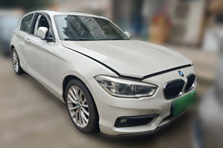 Used BMW 1 Series 2015 120i Leading Model Front Right 45 Deg