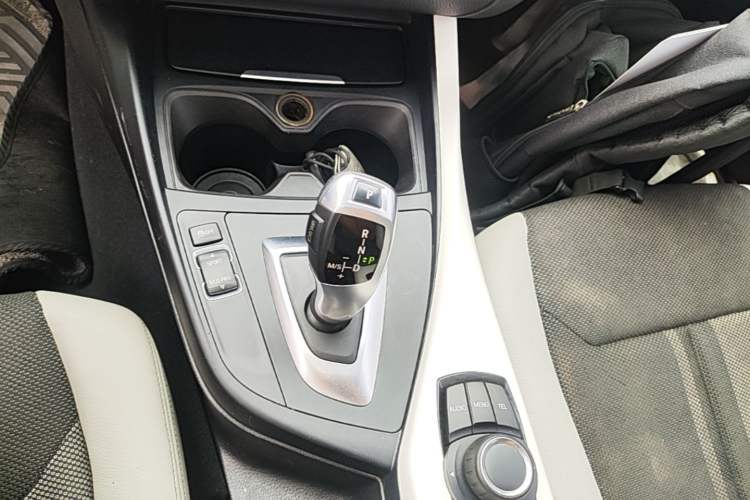 Used BMW 1 Series 2015 118i Urban Design Package Gear Lever