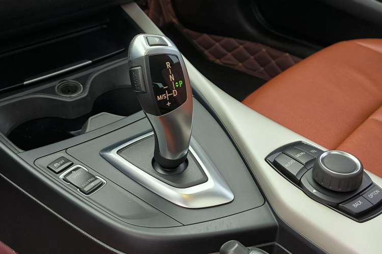 Used BMW 1 Series 2015 120i Leading Model Gear Lever