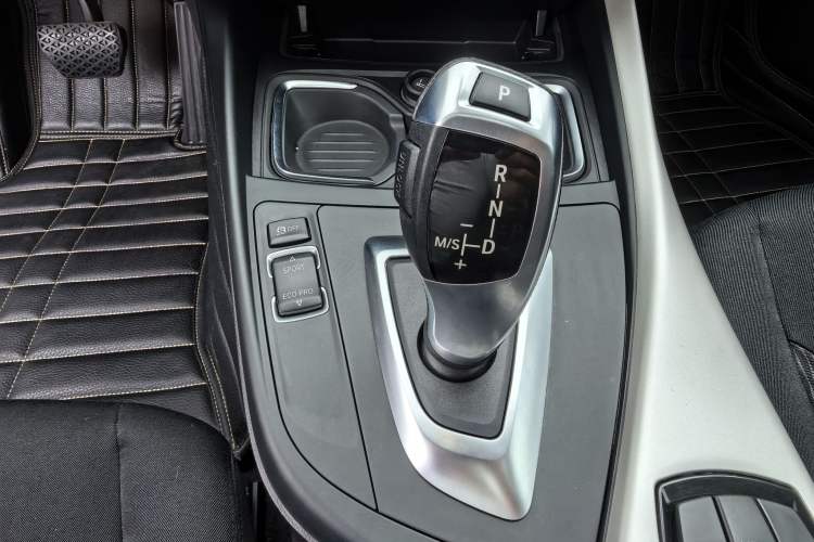 Used BMW 1 Series 2015 120i Leading Model Gear Lever