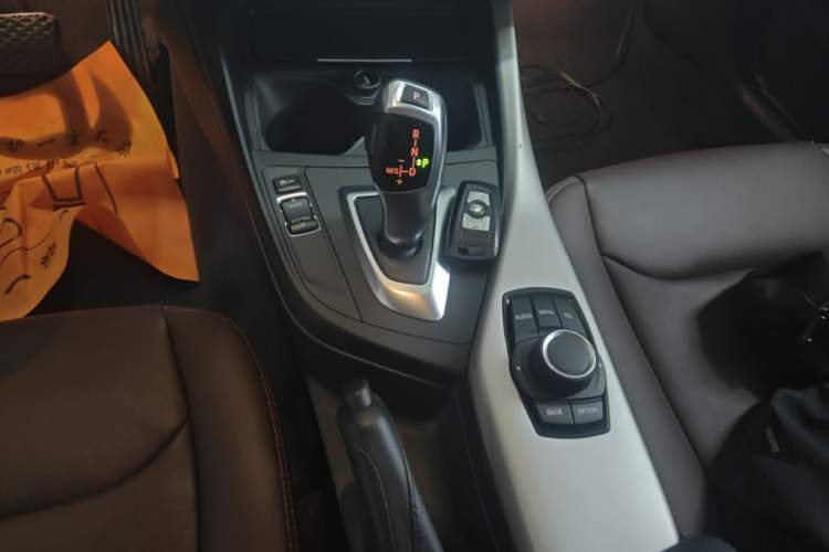 Used BMW 1 Series 2015 120i Leading Model Gear Lever