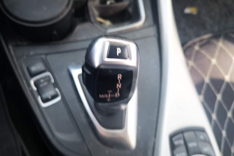 Used BMW 1 Series 2015 120i Leading Model Gear Lever