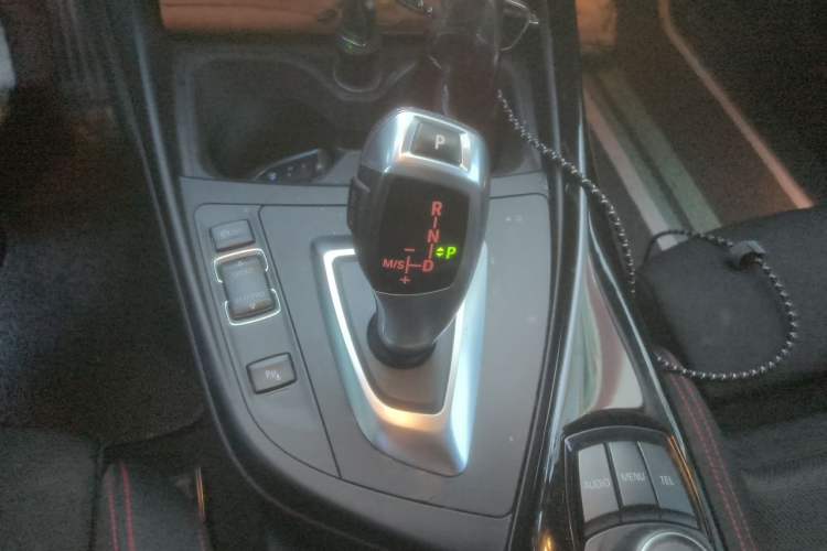 Used BMW 1 Series 2015 120i Sport Design Package Gear Lever