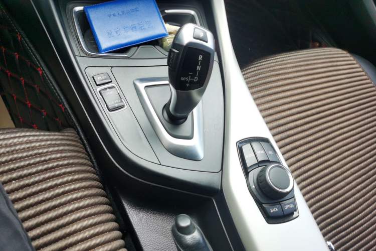 Used BMW 1 Series 2015 120i Leading Model Gear Lever