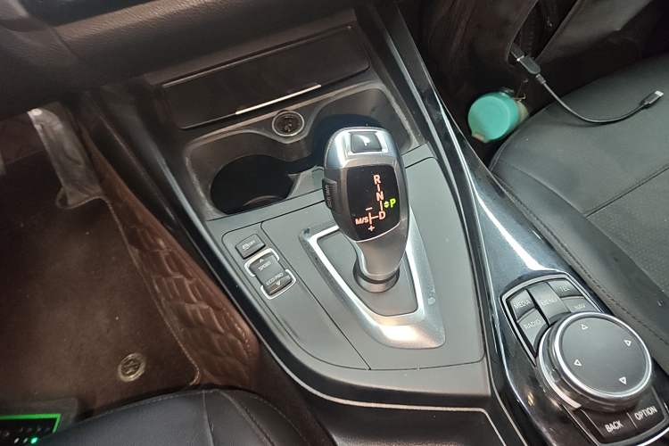 Used BMW 1 Series 2015 120i Sport Design Package Gear Lever