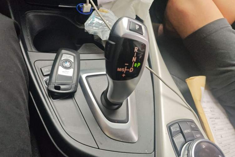 Used BMW 1 Series 2015 120i Leading Model Gear Lever