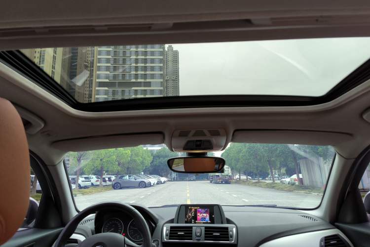 Used BMW 1 Series 2015 120i Leading Model Headliner