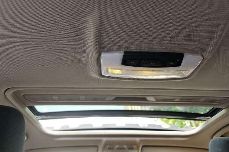 Used BMW 1 Series 2015 118i Leading Model Headliner