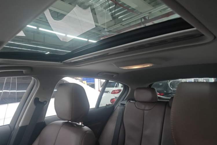 Used BMW 1 Series 2015 120i Leading Model Headliner