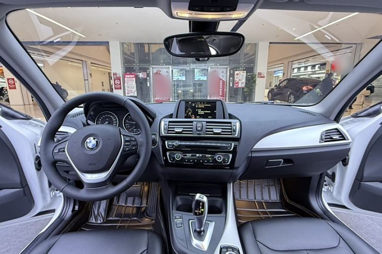 Used BMW 1 Series 2015 120i Leading Model Interior 1