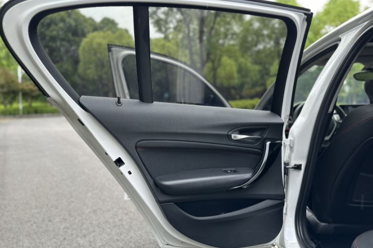 Used BMW 1 Series 2015 120i Sport Design Package Interior 11