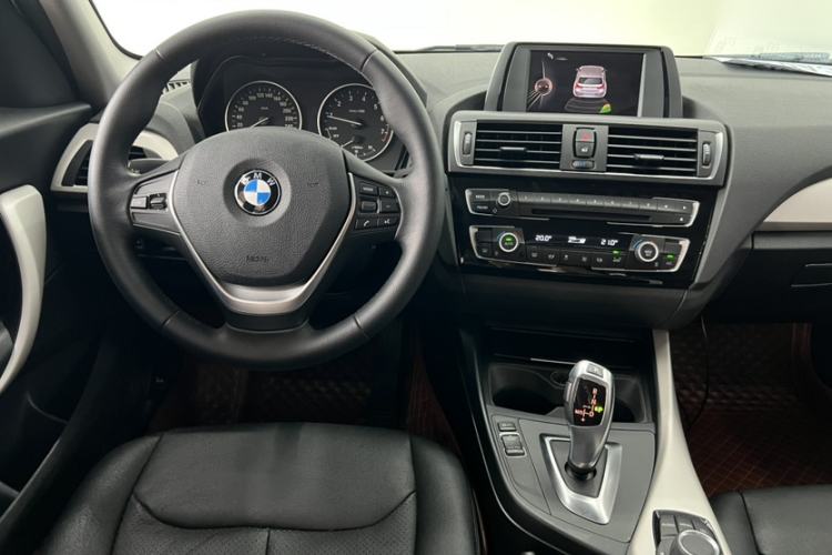 Used BMW 1 Series 2015 120i Leading Model Interior 3