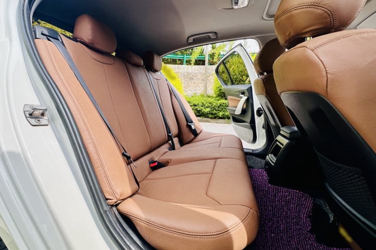 Used BMW 1 Series 2015 118i Leading Model Interior 4