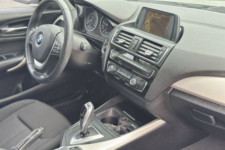Used BMW 1 Series 2015 118i Leading Model Interior 4