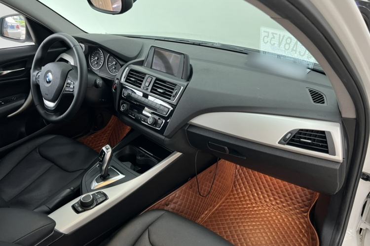 Used BMW 1 Series 2015 120i Leading Model Interior 5