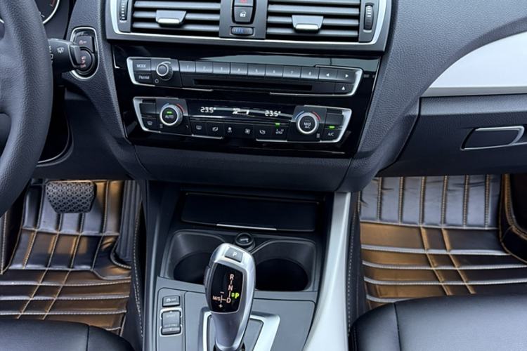 Used BMW 1 Series 2015 120i Leading Model Interior 6