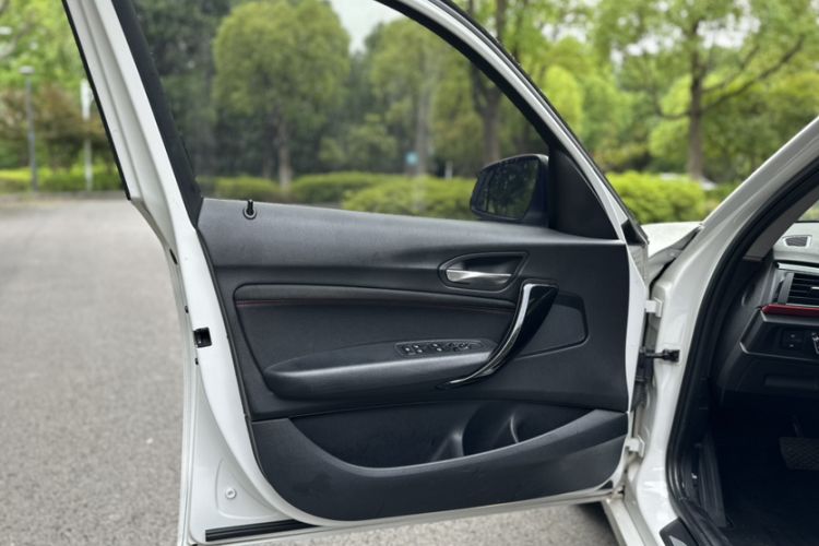 Used BMW 1 Series 2015 120i Sport Design Package Interior 7
