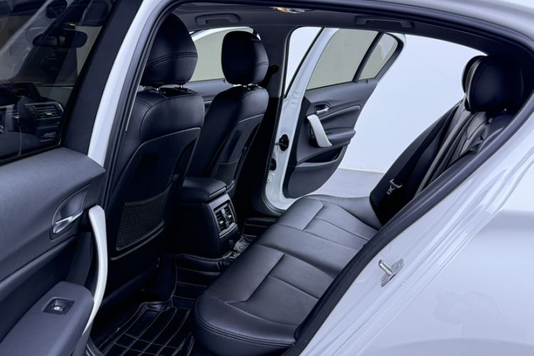 Used BMW 1 Series 2015 120i Leading Model Interior 8