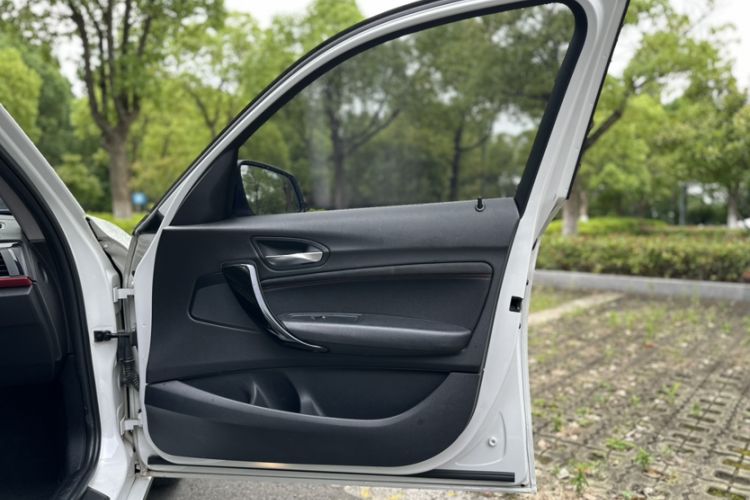 Used BMW 1 Series 2015 120i Sport Design Package Interior 8
