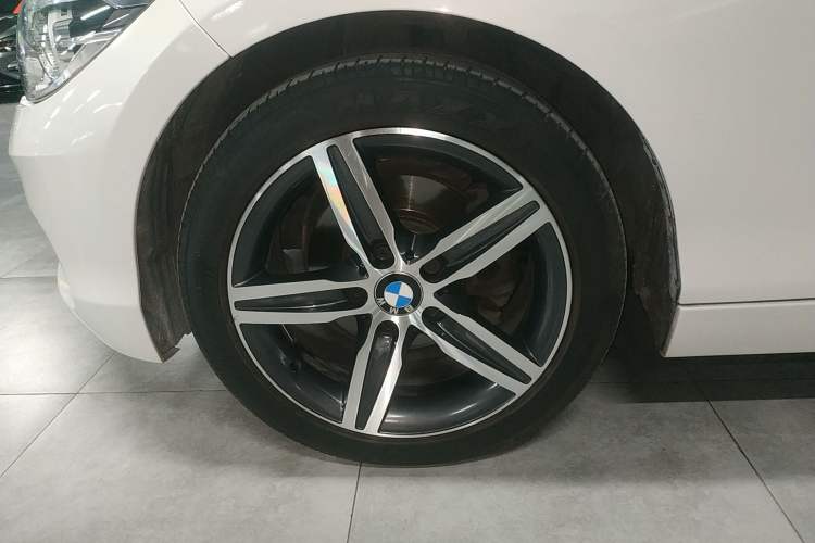 Used BMW 1 Series 2015 120i Sport Design Package Left Front Wheel Hub