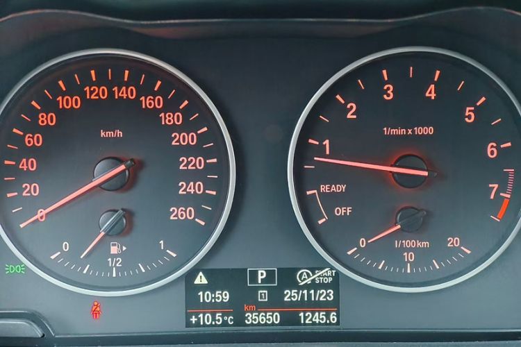 Used BMW 1 Series 2015 118i Leading Model Odometer Close Up