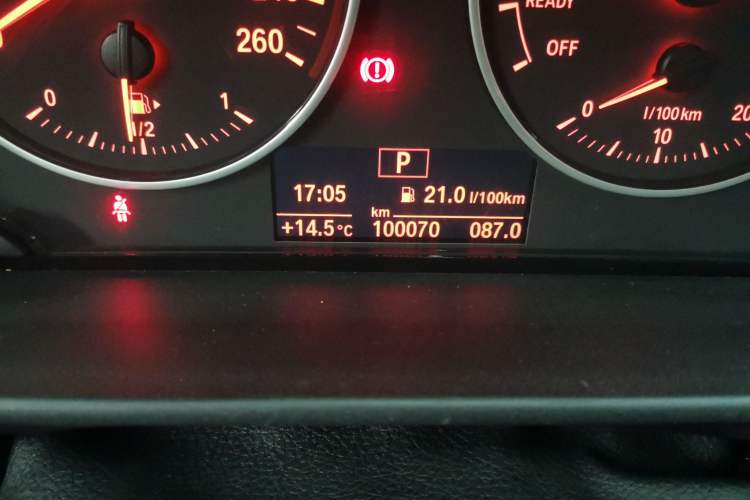 Used BMW 1 Series 2015 120i Leading Model Odometer Close Up