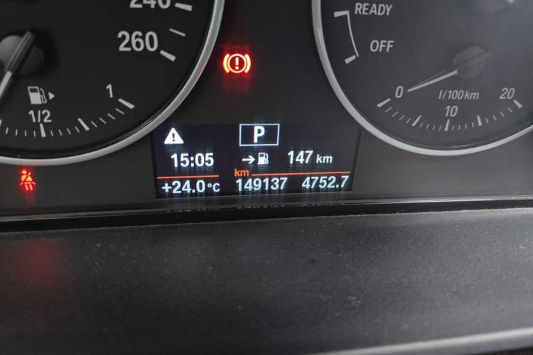Used BMW 1 Series 2015 120i Leading Model Odometer Close Up
