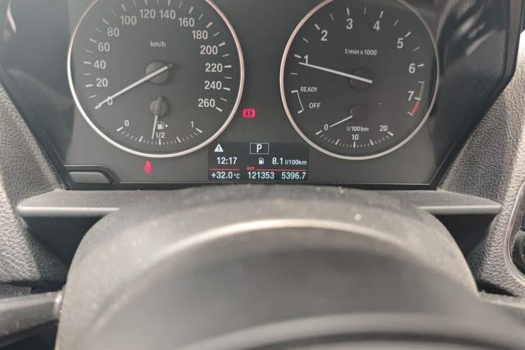 Used BMW 1 Series 2015 120i Leading Model Odometer Close Up