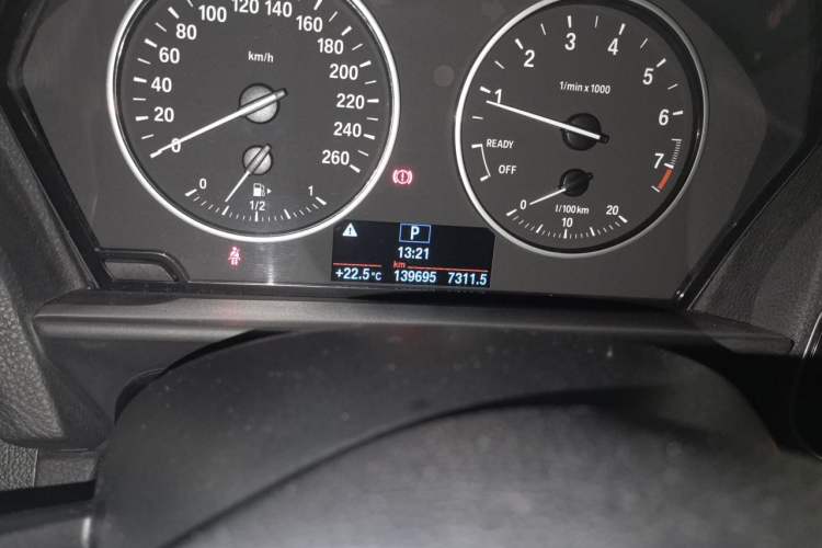 Used BMW 1 Series 2015 118i Leading Model Odometer Close Up